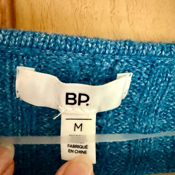 BP V-Neck Sweater Boxy Crop - Picture 4 of 6